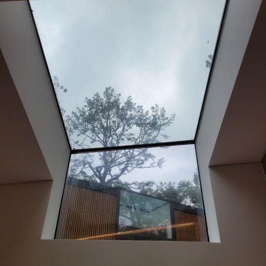 밤 하늘 별자리도 볼 수 있게 뻥뚤린 천정