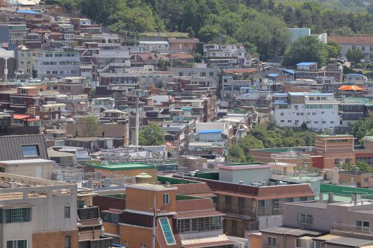 서울 남산에서 바라본 시내 주택가 모습. [연합]