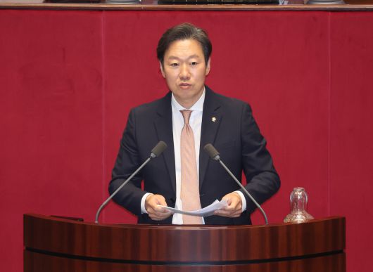 박수민 국민의힘 의원이 4일 국회 본회의에서 2025년도 제2회 추가경정예산안이 상정된 가운데 반대 토론을 하고 있다. [연합]