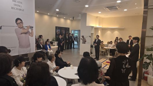 크루지아나그룹은 7일 골프와 파크골프, 신축 리조트, 태국 정통웰니스, 수상레저, 문화투어가 결합한 크루지아나 고품격 복합 리조트 홍보관을 개관했다.