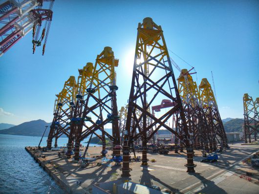 SK오션플랜트가 생산한 자켓형 해상풍력 하부구조물. [SK오션플랜트 제공]