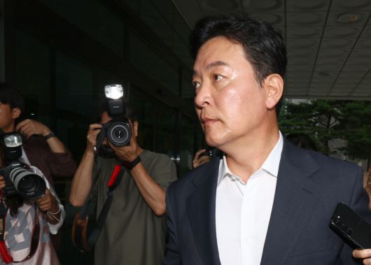 김성훈 전 대통령경호처 차장이 지난 3일 내란특검 조사를 받기 위해 서초구 서울고검으로 들어서고 있다. [연합]