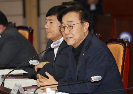 국토교통부 장관 후보자로 지명된 더불어민주당 김윤덕 의원이 11일 전북도청에서 열린 ‘전북 국회의원·도·시군 예산정책협의회’에 참석해 발언하는 모습. [연합뉴스]