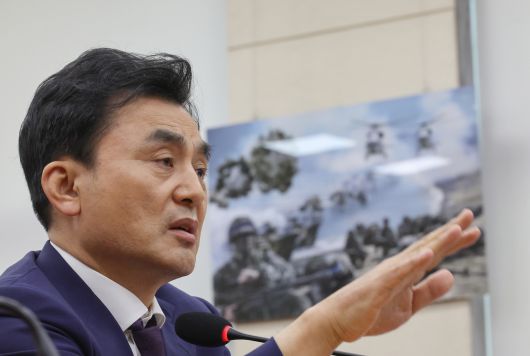 안규백 국방부 장관 후보자가 15일 서울 여의도 국회 국방위원회에서 열린 인사청문회에서 의원 질의에 답변하고 있다. [연합]