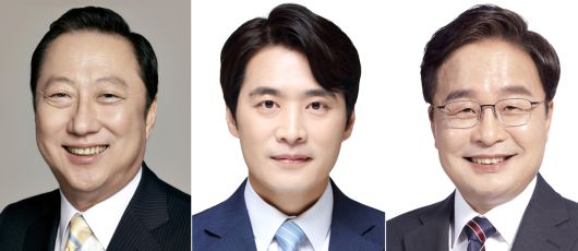 이재명 대통령이 17일 대미특사단 단장으로 박용만(사진 왼쪽) 전 대한상공회의소 회장을 임명했다. 이어 한준호(가운데) 민주당 최고위원과 김우영(오른쪽) 한미의원연맹 이사도 특사단에 포함됐다고 대통령실이 밝혔다. [연합]