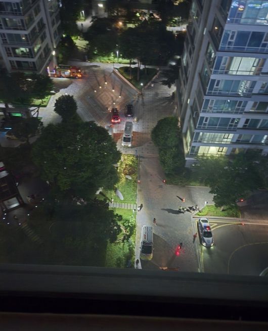 지난 20일 총격 사건 당시 인천 연수구 송도동의 한 아파트에 경찰과 구급차가 출동해있다. [X(옛 트위터) 캡처]