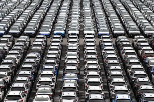 지난 4월 일본 요코하마 다이코쿠 부두에 신차들이 주차된 모습. [AFP]