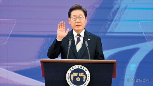 이재명 대통령이  6월 4일 오전 서울 여의도 국회 로텐더홀에서 열린 대통령 취임선서식에서 취임선서를 하고 있다. [사진=이상섭 기자/babtong@]