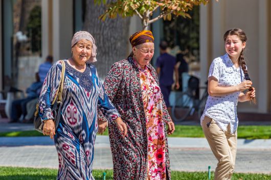 우즈베키스탄 사람들의 밝은 표정