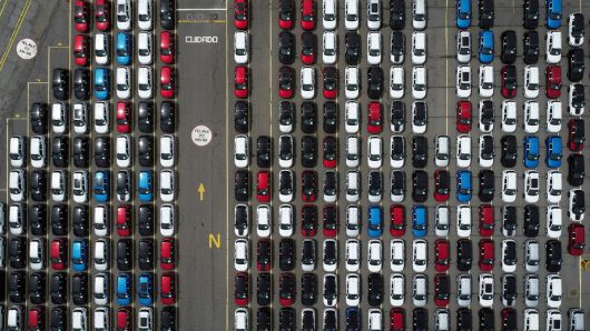 지난 29일(현지시간) 멕시코 산타아나 틀라팔티틀란에 있는 캔자스시티 서던 드 멕시코 철도 야적장에서 드론으로 바라본 신차 모습. [로이터]