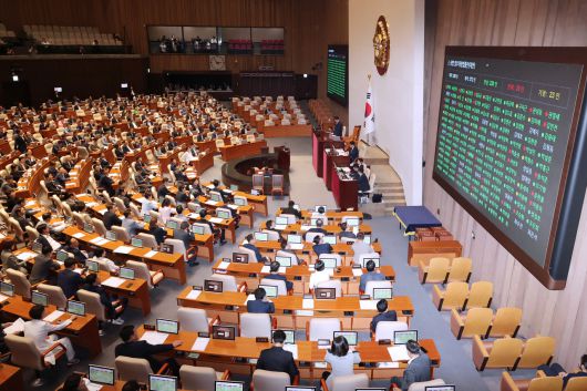 최태원 대한상공회의소 회장이 지난 17일 경북 경주 라한셀렉트 호텔에서 개최된 ‘제 48회 대한상의 하계포럼’에서 가진 기자간담회에서 발언하고 있다. [대한상의 제공]