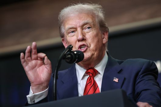 도널드 트럼프 미국 대통령이 5일(현지시간) 백악관에서 취재진 질문에 답하고 있다. [EPA]