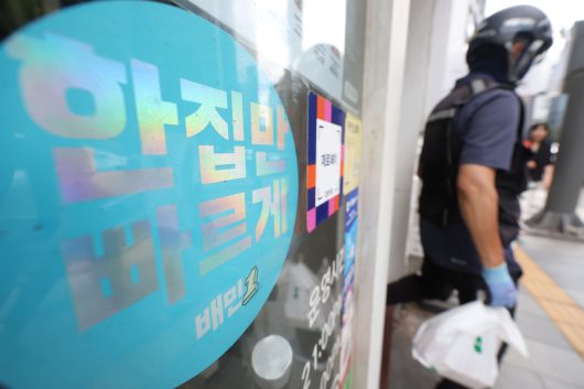 배달 음식 이용자가  갈수록 더 늘고 있다. [사진, 뉴시스]