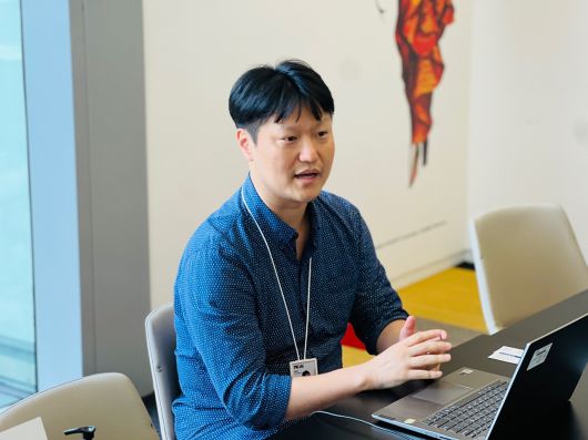 지난 8일 경기 성남시 판교 엔씨소프트 사옥에서 김건수 NC AI 에이전틱AI 랩 실장이 헤럴드경제와 인터뷰를 진행하고 있다.  [NC AI 제공]
