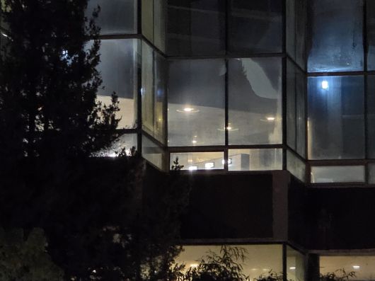 경북의 한 호텔 내부 여성 사우나와 탈의실이 외부에 훤히 드러나는 모습. [온라인 커뮤니티 ‘네이트판’ 캡처]