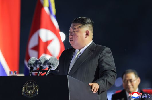 김정은 북한 국무위원장이 지난 14일 평양 개선문광장에서 열린 조국해방(광복) 80주년 경축대회에 참석해 연설을 했다고 조선중앙통신이 15일 보도했다. [연합]