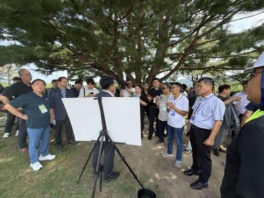 경북도와 경주시는 21일 주요 언론인 100여명을 아시아태평양경제협력체(APEC) 준비 현장으로 초청, APEC 정상 회의 준비 상황 설명회를 열었다.[경북도 제공]