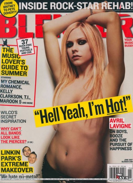 하지만 정작 에이브릴 라빈 자신은 너무도 명백히 팝 스타의 성공방식을 따르고 있었다. 전형적인 ‘팝스러운’ 멜로디와 구성, 음반 제작 방식, 명확한 타겟 팬덤층 등 그는 데뷔와 동시에 팝 스타의 성공 로드맵을 따라 움직이고 있었으며, 쉽게 듣고 빠르게 반복 소비할 수 있는 트랙들과 소녀성이 담긴 음악적 감성 코드들은 표현방식만 미묘하게 다를 뿐 그가 비판했던 팝 스타들과 본질적으로 유사했다. [Picture supplied by Splash News]