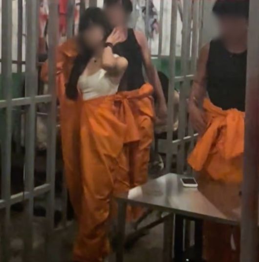 중국에서 인기몰이 중인 감옥 풍의 술집 내부 모습. [위챗 캡처]