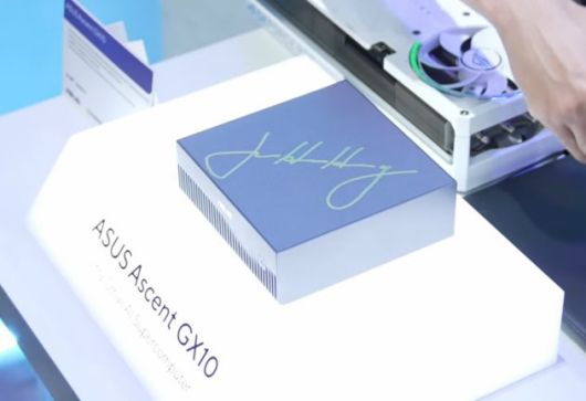 엔비디아의 최신 인공지능(AI) 슈퍼칩이 탑재된 ASUS의 AI 미니PC. [공식 유튜브 캡처]