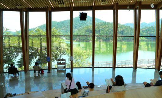 아중호수 인근에 있는 전주 아중호수도서관