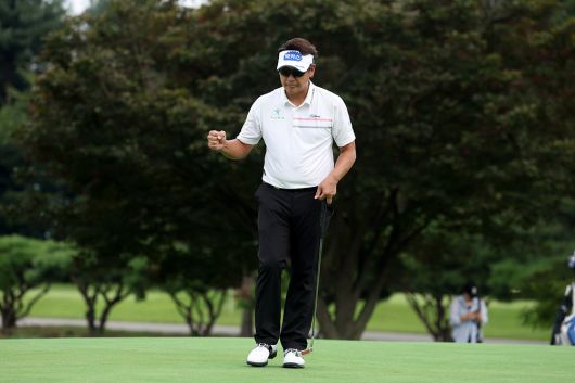 박상현이 12번홀 버디 퍼팅에 성공한 뒤 주먹을 쥐어 보이고 있다.   [KPGA 제공]