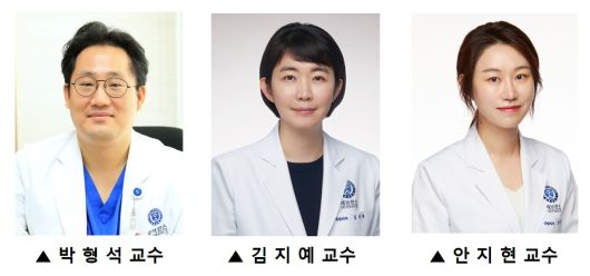연세암병원 유방암센터 유방외과 로봇 수술팀 박형석(왼쪽부터), 김지예, 안지현 교수 [세브란스병원 제공]