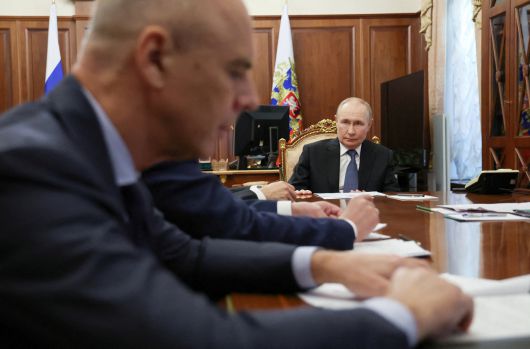 블라디미르 푸틴 러시아 대통령이 지난 27일(현지시간) 모스크바 크렘린궁에서 국무회의를 주재하고 있다. [로이터]