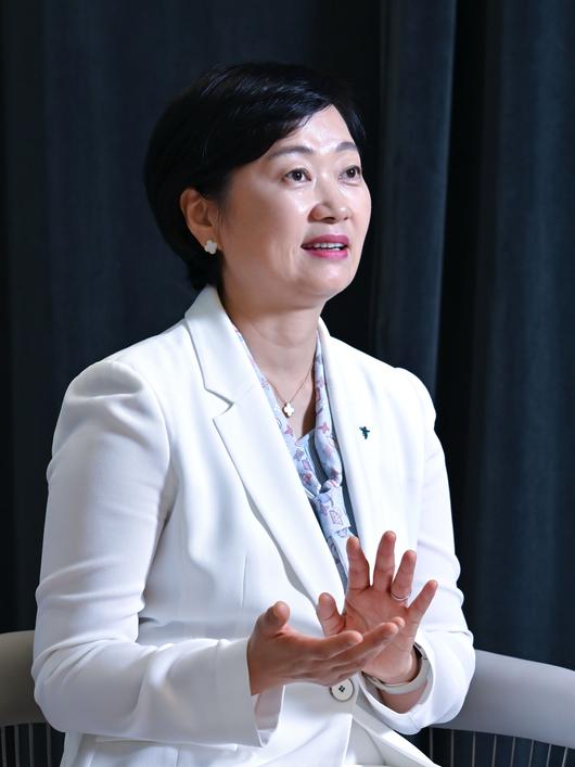 이은정 하나더넥스트 본부장이 28일 오후 서울 강남구 삼성동 하나은행 패밀리오피스에서 헤럴드경제와 인터뷰에 앞서 포즈를 취하고 있다. 임세준 기자