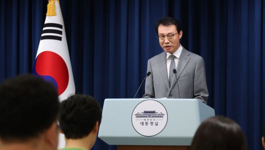 이규연 홍보소통수석이 31일 용산 대통령실에서 이재명 대통령의 국정 관련 브리핑을 하고 있다. [연합]