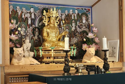 덕주사 관음전 관음보살좌상