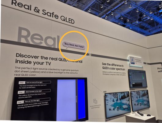 삼성전자는 독일 베를린에서 열린 IFA 2025 전시관에 QLED 기술을 설명하는 공간을 마련하고 중국 기업을 겨냥한 듯 ‘가짜를 사지말고 진짜를 사세요(Buy Real Not Fake)’라는 문구를 붙였다. 베를린=김현일 기자.
