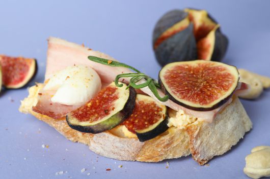 무화과 오픈 샌드위치 [123RF]