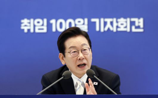 이재명 대통령이 11일 청와대 영빈관에서 열린 취임 100일 기자회견 ‘회복을 위한 100일, 미래를 위한 성장’에서 취재진의 질문에 답변하고 있다. 2025.9.11 [대통령실통신사진기자단]