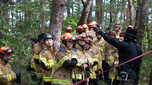 경상북도 소방본부가 10월 1일까지 봉화군 목재문화체험장 일대에서 ‘119산불 신속대응팀 특별교육’을 진행한다[경북 소방본부 제공]
