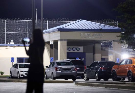 10일(현지시간) 미국 당국의 이민단속으로 체포된 현대차-LG엔솔 배터리공장 건설 현장 직원들이 수감돼 있는 조지아주 포크스턴의 이민세관단속국(ICE) 구금시설. [연합]