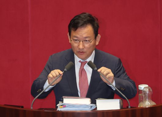 지난 8월23일 서울 여의도 국회 본회의에서 노란봉투법(노동조합 및 노동관계조정법 일부개정법률안)에 대한 무제한 토론을 하고 있는 김형동 국민의힘 의원. [연합]