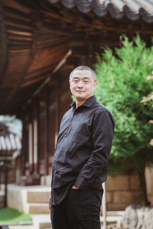 켄 리우 작가가 처음으로 한국을 방문해 기자간담회를 가졌다. [민음사]