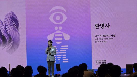 이수정 한국IBM 사장이 16일 서울 파르나스 호텔에서 열린 ‘IBM AI 서밋 코리아’에 참석해 발표를 진행하는 모습 [IBM 제공]