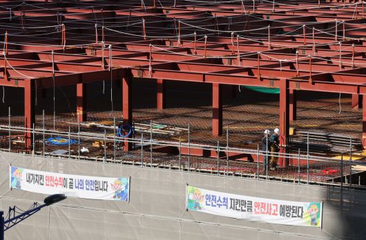 서울의 한 아파트 건설 현장의 모습. [연합]