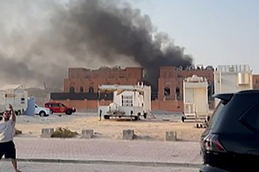 지난 9일 이스라엘 군 당국이 가자 전쟁 종식을 위한 다수 회담이 열린 카타르 수도 도하에서 하마스 고위 지도부를 겨냥, 공습에 나섰다. 폭발물에서 연기가 올아오는 장면을 AFP TV에서 보도했다. [AFP TV 화면]