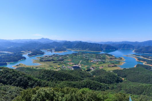 청풍호반케이블카로 오르는 비봉하늘전망대에서 본 청풍호 풍경