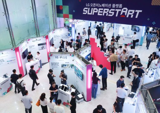 LG는 17일부터 이틀간 서울 강서구 마곡 LG사이언스파크에서 스타트업 발굴·육성 행사 ‘슈퍼스타트 데이 2025’를 개최한다. 사진은 지난해 ‘슈퍼스타트 데이 2024’ 행사장 모습. [LG 제공]