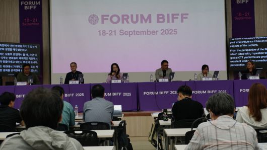 20일 오전 부산 해운대구 영상산업센터에서 제30회 부산국제영화제 포럼 비프 두번째 세션 ‘OTT는 아시아영화 산업을 살리는가, 삼키는가’가 진행되고 있다. [부산국제영화제 제공]