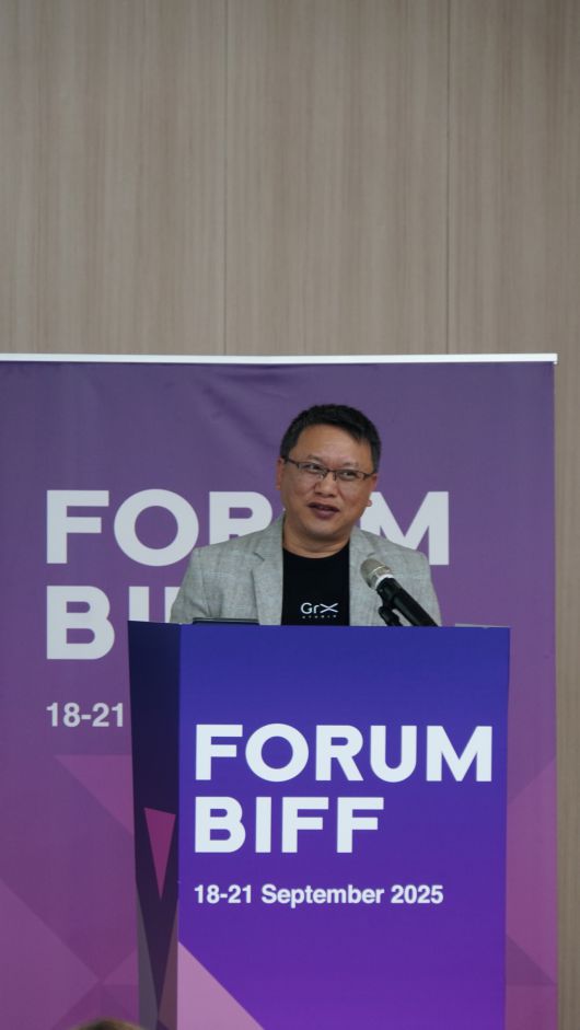 20일 오전 부산 해운대구 영상산업센터에서 진행된 제30회 부산국제영화제 포럼 비프 두번째 세션 ‘OTT는 아시아영화 산업을 살리는가, 삼키는가’에서 대만 GrX 스튜디오의 필 탕 대표가 발제를 하고 있다. [부산국제영화제 제공]