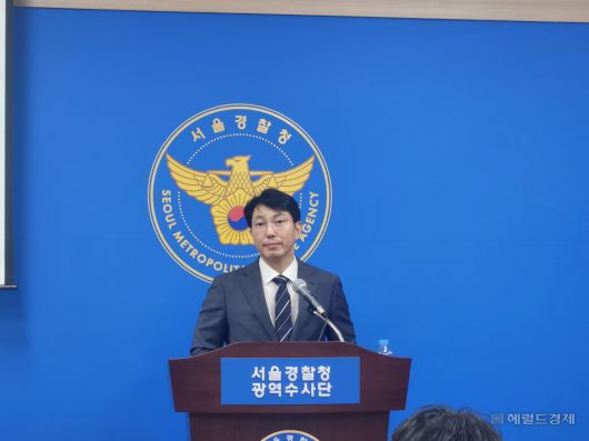 임정환 서울경찰청 광역수사단 금융범죄수사대 2계장이 22일 서울 마포구 서울경찰청 마포청사에서 진행된 태국 사기 조직 일당 검거 과정을 설명하고 있다. 이영기 기자.