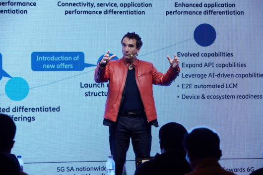 22일 미샤 돌러 에릭슨 본사 신기술 담당 부사장이 서울 이태원에서 열린 ‘에릭슨 이노베이션 데이 2025’ 기자간담회에 참석해 발언하고 있는 모습 [에릭슨 제공]