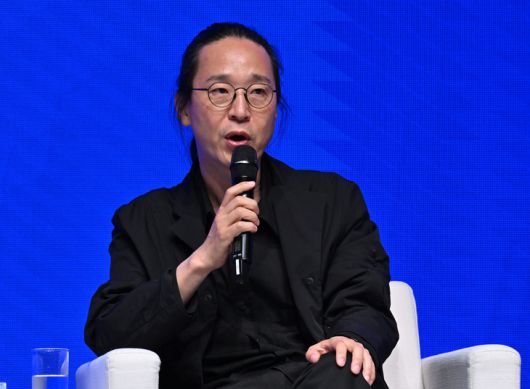 이지영 울산과학기술원 인공지능대학원 특임교수가 24일 서울 중구 신라호텔 다이너스티홀에서 열린 헤럴드 기업포럼 2025스페셜 세션에서 ‘AI와 미래의 삶’을 주제로 대담을 나누고 있다. 임세준 기자