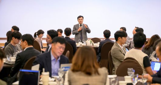 안규백 국방부 장관은 30일 미국이 한미동맹 현대화를 추구하고 있는 가운데 일각에서 제기되는 주한미군 철수 또는 감축 가능성에 대해 미 측으로부터 전혀 얘기가 없었다고 밝혔다. 안 장관은 이날 국방부 출입기자단과 가진 취임 후 첫 만찬 간담회에서 “미측 군 수뇌부나 상하원 의원들로부터 주한미군 철수나 축소 이야기는 한번도 들어본 바가 없다”며 “축소 내지 철수 이런 것은 ‘ㅊ’자도 안나온다”고 말했다. [국방부 제공]