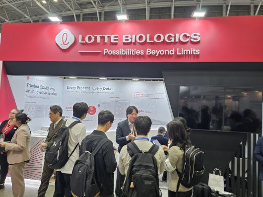 8일 아시아 최대 바이오 전시회 ‘바이오 재팬 2025’가 열린 일본 퍼시피코 요코하마 컨벤션센터 내 롯데바이오로직스 부스. 요코하마=최은지 기자